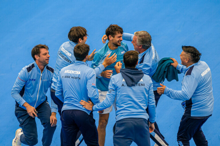 Sufrir para resurgir: Argentina alimentó su historia y avanzó en la Copa Davis