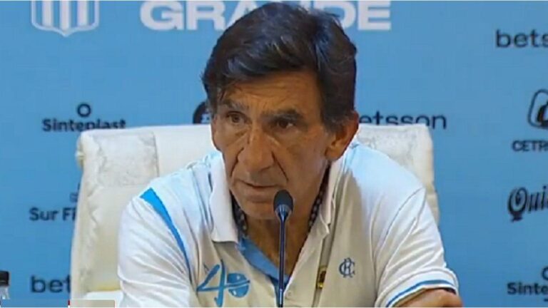 El fuerte cruce de Gustavo Costas con un periodista tras la derrota de Racing: «Son terribles»