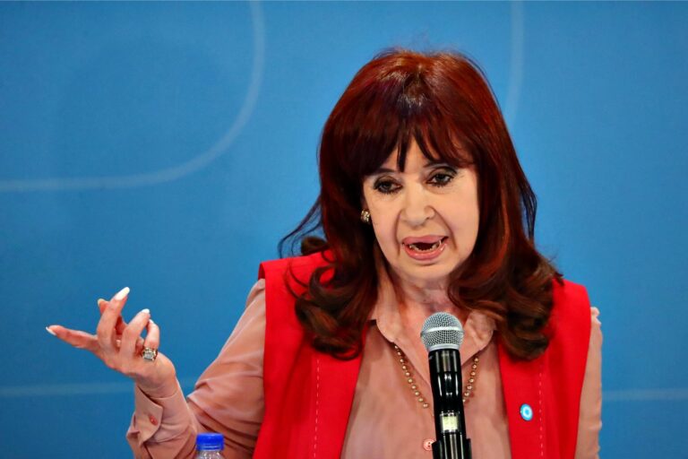 El Gobierno denunció a Cristina Kirchner por cobrar un plus por vivir en el sur del país