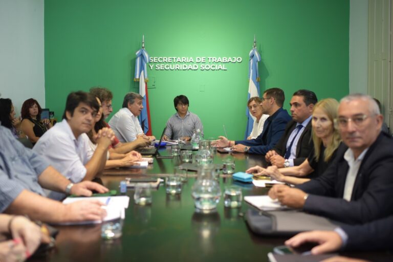 Los docentes presentaron demandas salariales en la apertura de la paritaria