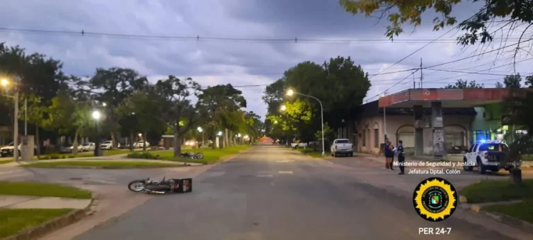 Murió un motociclista de Concordia por un accidente vial en Villa Elisa.