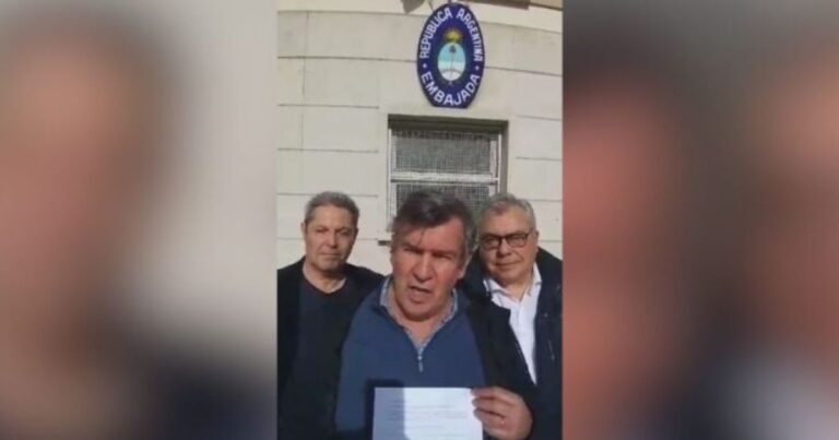 Portugal. Acción de solidaridad con Alejandro Bodart en la embajada argentina