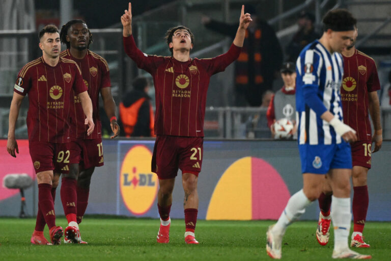 Dybala marcó doblete y la Roma pasó a octavos de la Europa League