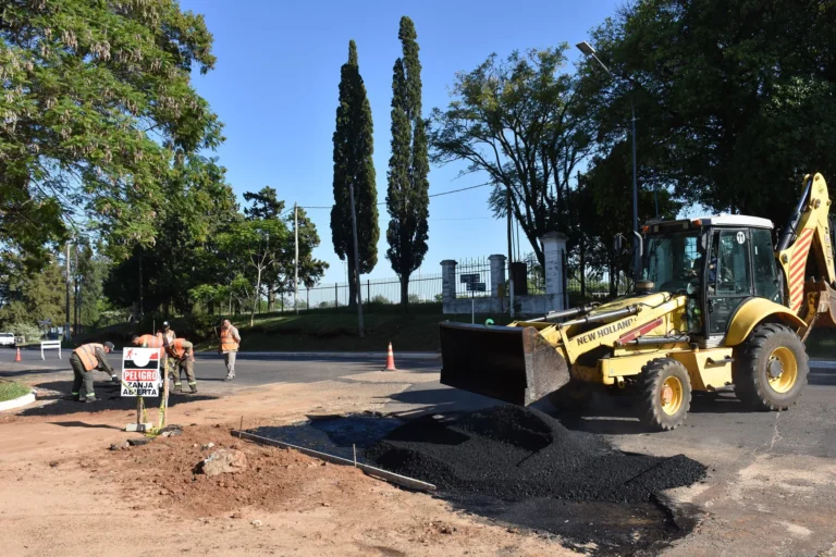 PROGRAMA DE ARREGLO Y BACHEO DE CALLES: POR DONDE PASA LA MOTONIVELADORA HOY