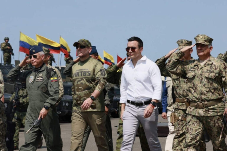 Noboa busca tropas extranjeras mientras González promete un retorno al correísmo