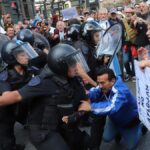 617808-represion-en-el-congreso-destrozos-y-al-menos-14-detenidos-en-la-marcha-de-jubilados-e-hinchas