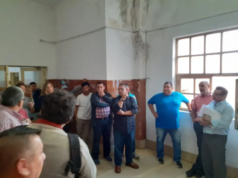 Trabajadores municipales reclaman por mejoras laborales y denuncian presiones