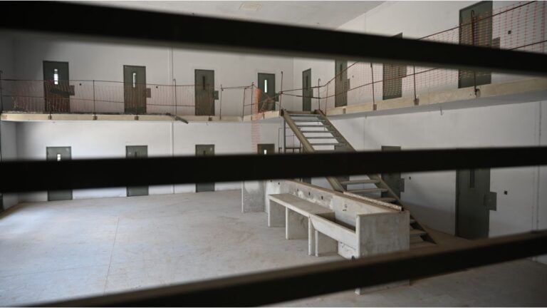 El Gobierno inhabilitó los centros de estudiantes en las cárceles federales