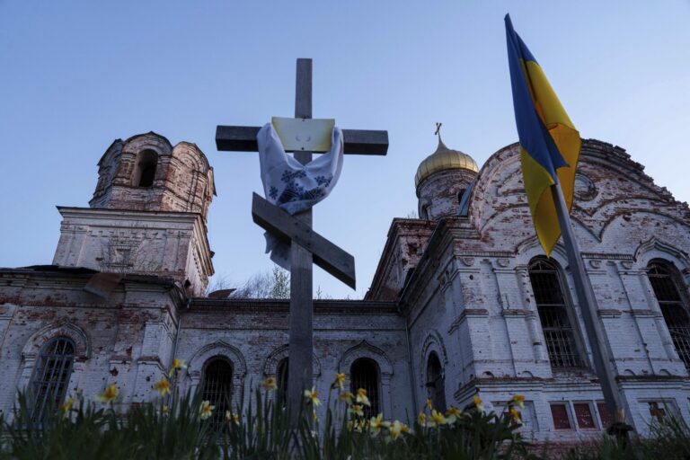 Rusia y Ucrania se acusan mutuamente de romper el alto el fuego de Pascua