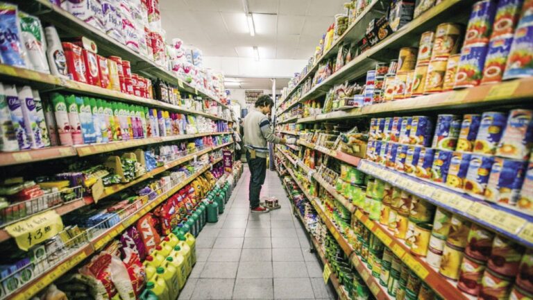 Alimentos y mercado inmobiliario sienten el nuevo esquema cambiario con el fin del cepo