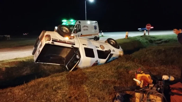 Un bombero de Entre Ríos protagonizó un impactante vuelco en la Ruta 12
