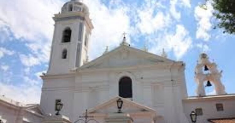 Tras la renuncia de la Iglesia al aporte estatal, creció fuerte la contribución de los fieles