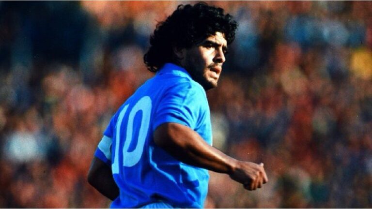 Sorpresa y polémica en el Napoli: reapareció la 10 de Maradona