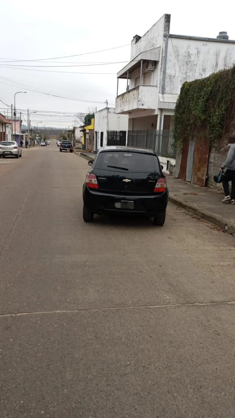 OTRO ACCIDENTE ENTRE MOTO Y AUTO ARROJO UNA JOVEN CON FRACTURAS