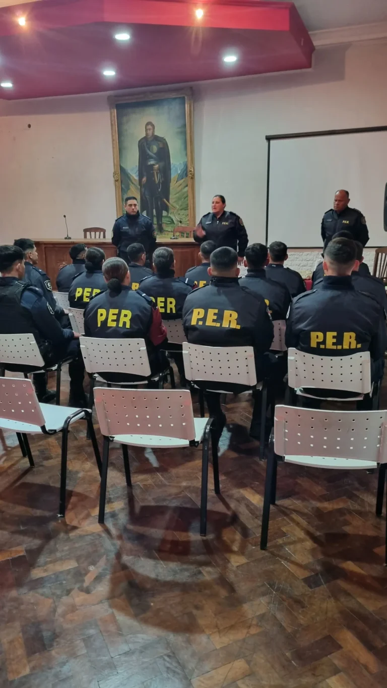 RETORNO DE LOS OFICIALES Y ASPIRANTES A AGENTES A LOS INSTITUTOS DE FORMACIÓN