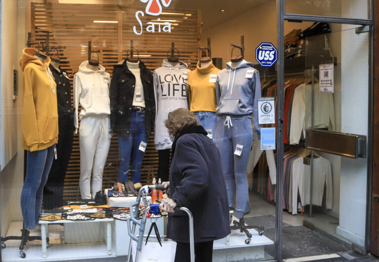 La ropa se produce afuera y se lava en casa