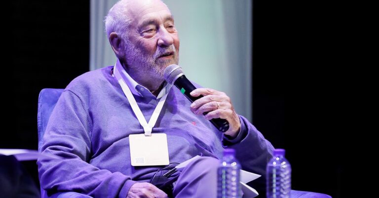 Joseph Stiglitz vaticinó que en Argentina habrá una nueva crisis y dijo que Milei bajó la inflación sólo gracias a los dólares del FMI
