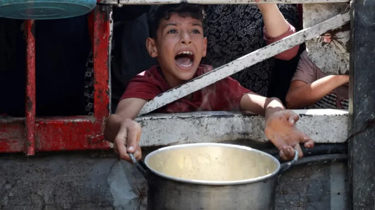 Más de 30 referentes israelíes cruzaron con fuerza a Netanyahu: Nuestro país está matando de hambre a Gaza