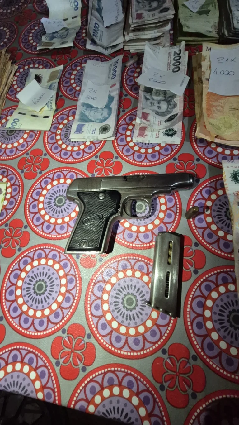 Una investigación por heridas graves en un masculino producto de una riña terminó en secuestro de una pistola, cocaína y dinero.