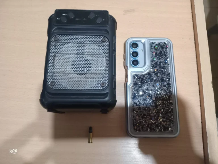 Buscaban sillas y un parlante y encontraron 20 gramos de cocaína, detuvieron a una pareja por tenencia de drogas para comercializar.