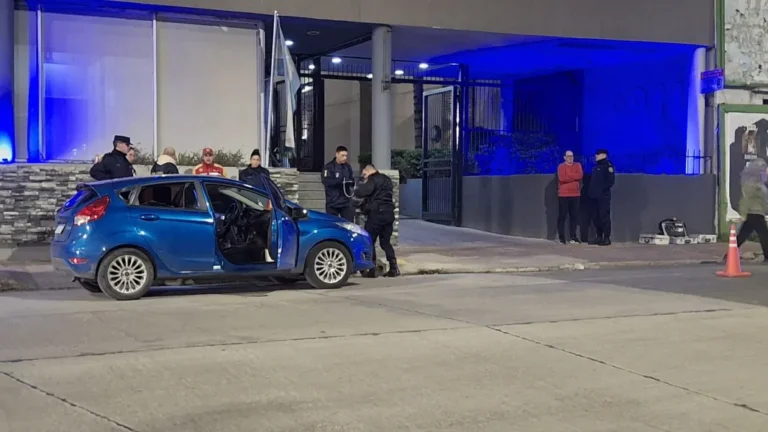 Otro Policía que intentó autoeliminarse, se trata de una mujer que se disparó a si misma con su arma reglamentaria.