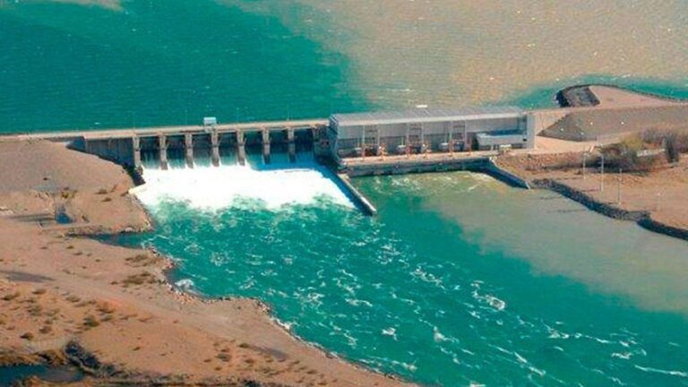 El Gobierno avanza con la privatización de cuatro centrales hidroeléctricas del Comahue