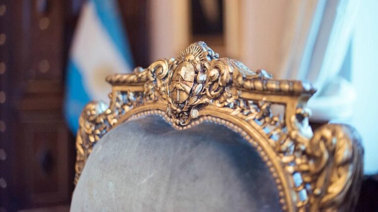 Más de la mitad de los argentinos considera que vive «en un país democrático»