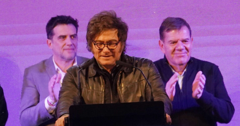 Los candidatos de Milei en PBA firman 24 horas antes del límite y Macri le lleva otro nombre a Karina tras el veto en CABA