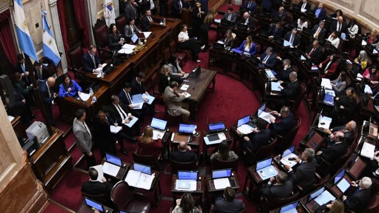 Senado: sin quórum propio y con el tercio bloqueador en juego