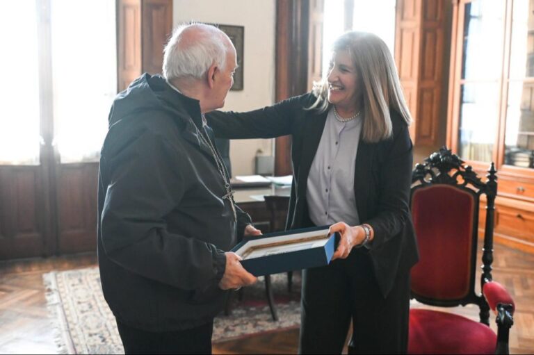 La intendenta Romero destacó la labor de monseñor Puiggari en su despedida del Arzobispado de Paraná