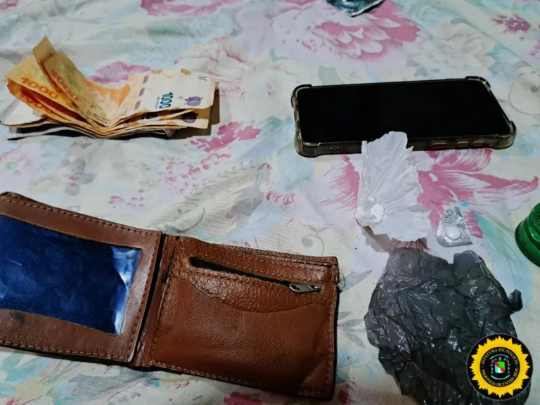 Allanamientos Positivos con secuestro de Estupefacientes, Motovehiculo y la Detención de un masculino quien se encontraba bajo arresto domiciliario