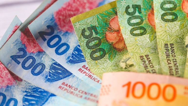 El Ministerio de Economía ajusta oferta de bonos para ir por $9 billones en manos de privados