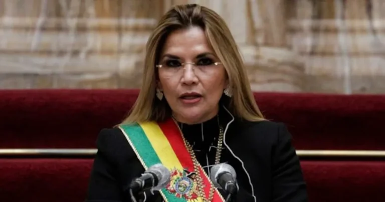 Un tribunal de Bolivia suspendió las medidas cautelares contra la ex presidenta Jeanine Añez y ordenó su liberación