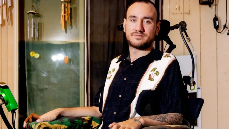 El joven paralizado que volvió a controlar todo con su mente gracias a Elon Musk