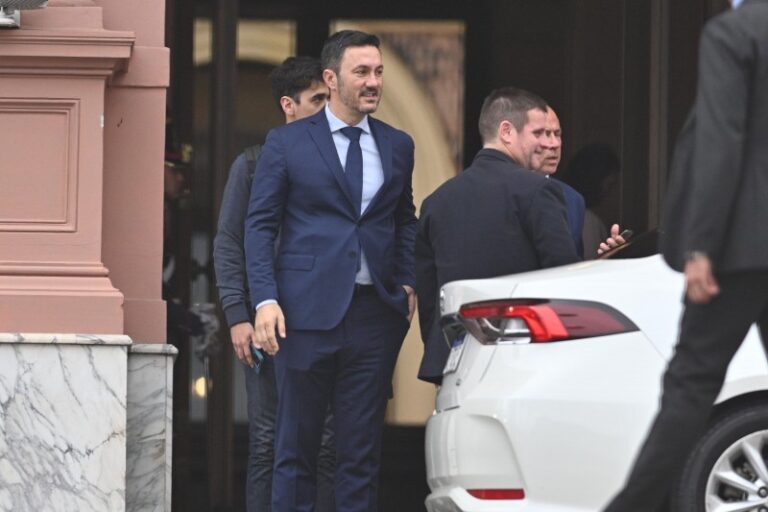 Petri mete mano en los fondos de las Fuerzas Armadas para resolver el déficit de la obra social