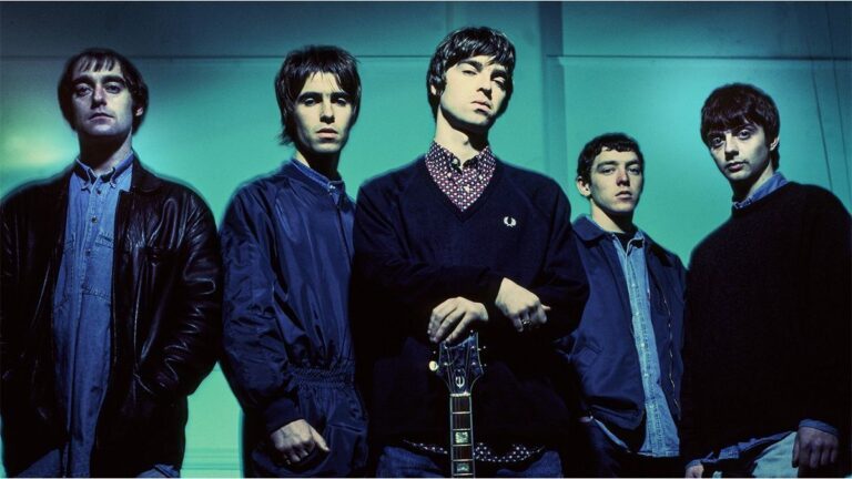 «Definitely Maybe» y un nuevo aniversario: la historia detrás del disco debut de Oasis