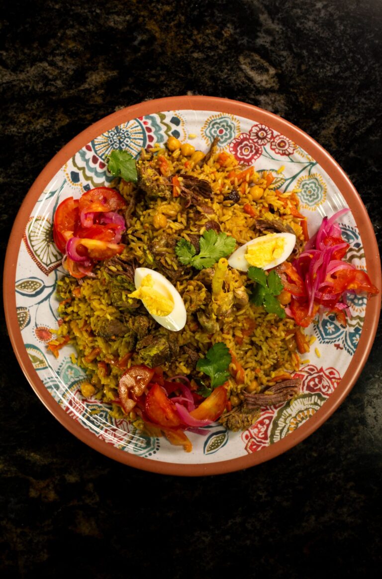 De la Ruta de la Seda a Palermo: abrió un restaurante de fuego lento, cocina halal y una sobremesa larga fumar narguile