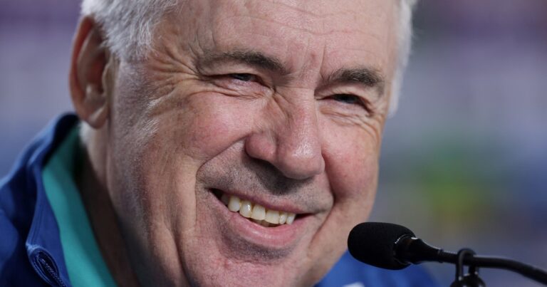 Video: el premio Gandhi para un Ancelotti que le dio una mano grande a una periodista japonesa