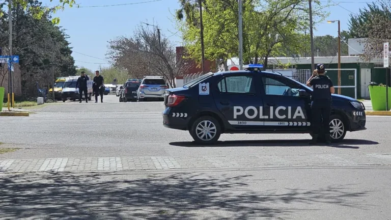 Tras más de cinco horas de tensión en la escuela de La Paz, la alumna armada entregó el arma