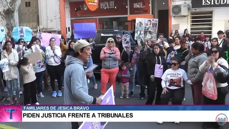 Indignación frente a Tribunales: fuerte reclamo por justicia en el caso de Jesica