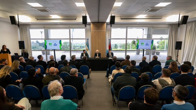 Paraná se conecta con Aeroparque: Humming Airways lanzó su nueva ruta aérea en Entre Ríos