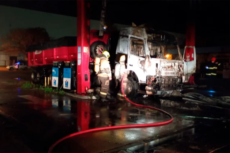 Se incendió un camión en el Acceso Norte de Paraná