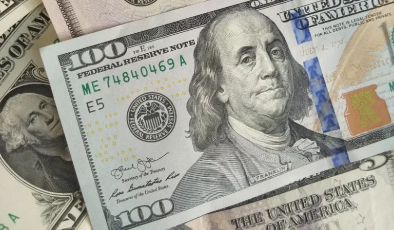 El Gobierno reinstaura el cepo: las personas que compren dólar oficial, no podrán operar con los financieros