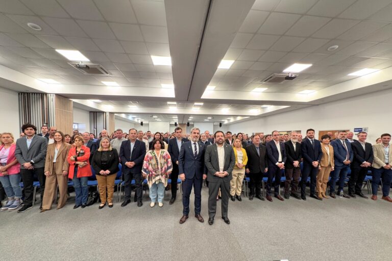 El Gobierno puso a disposición de municipios y comunas herramientas de gestión y servicios