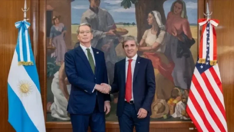 OPERACION «MANGAZO»: Caputo y su equipo viajarán este viernes a Washington para reunirse con Bessent