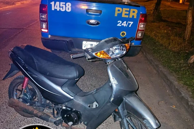 Un adolescente en moto embistió a un policía durante un control en Villaguay