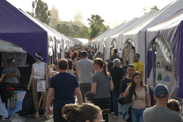 La Feria de Artesanos y Emprendedores visibilizó el trabajo local y un tradicional espacio de encuentro
