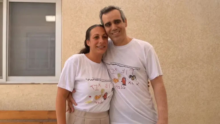 Fotos de rehenes israelíes vivos liberados por Hamas