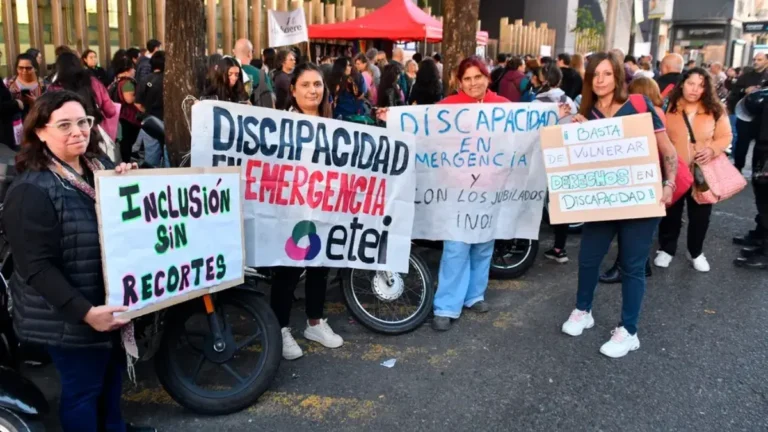 Nación promulgó las leyes de emergencia pediátrica y financiamiento universitario, pero postergó su aplicación