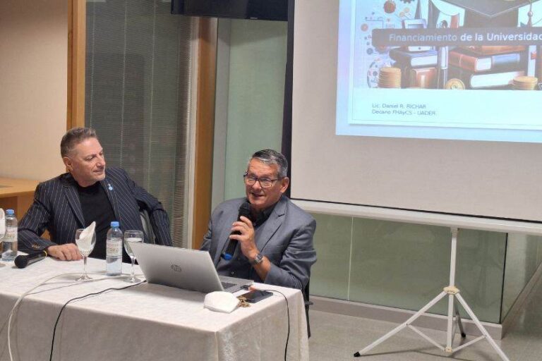 Ninguna universidad funciona en escuelas prestadas, señaló el decano de Humanidades